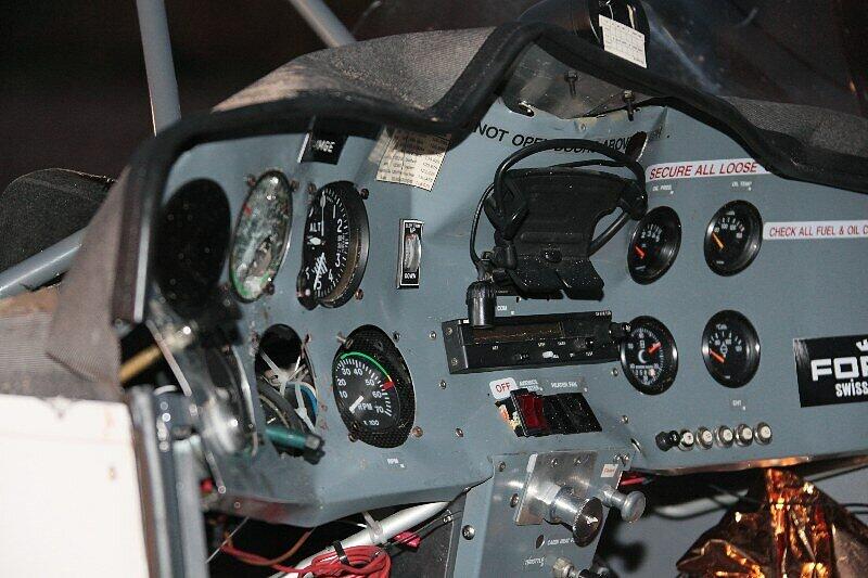 Warum das Ultraleichtflugzeug am Mittwochabend am Flugplatz Ellermühle abstürzte, ist bisher nicht klar. Die beiden Insassen mussten schwer verletzt aus dem Wrack geborgen werden.