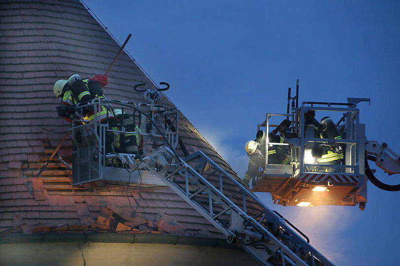 Der Altarraum und die Sakristei der katholischen Pfarrkirche St. Peter in Wörth ist am Ostersonntag durch ein Feuer zerstört worden.
