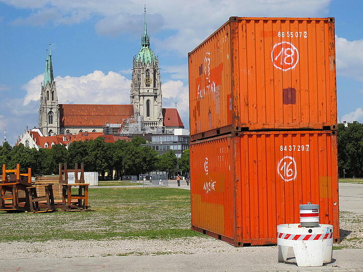 Auf der Theresienwiese wird alles fürs Oktoberfest aufgebaut.