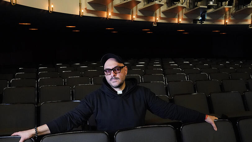 Kirill Serebrennikow bei einer Proben-Pause im Thalia Theater. Kirill Serebrennikow bei einer Proben-Pause im Thalia Theater.