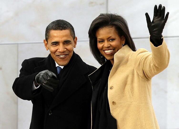 First Lady Michelle ist schon vier Jahre in Folge auf der "Best Dressed"-Liste. Ihr Mann, US-Präsident Barack Obama, war 2009 ebenfalls mit drauf. Dieses Jahr wurden die beiden als bestgekleidetes Paar ausgezeichnet. Hut ab, Mister President!