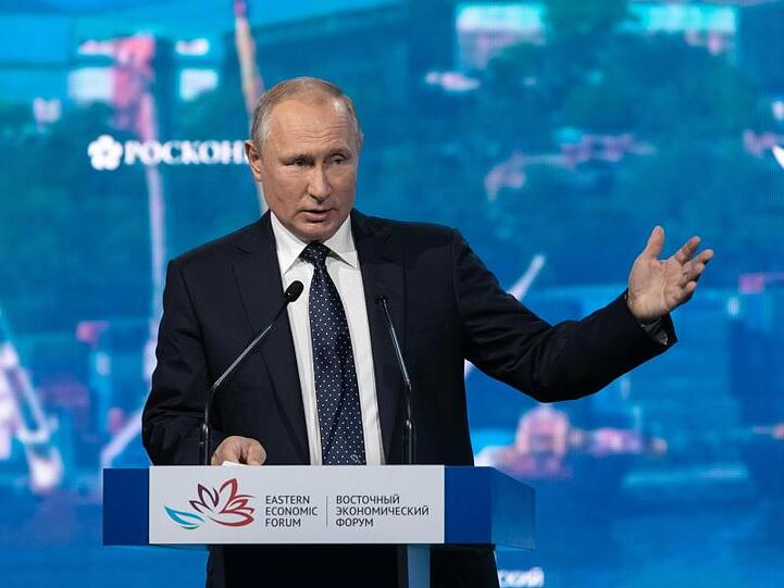 Der russische Spion soll Kontakt zu Wladimir Putin gehabt haben. Der CIA habe den Mann aus Sorge einer Enttarnung außer Landes gebracht.