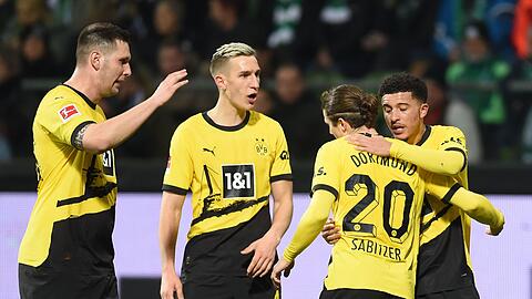 Traf wieder für den BVB: Jadon Sancho (r).