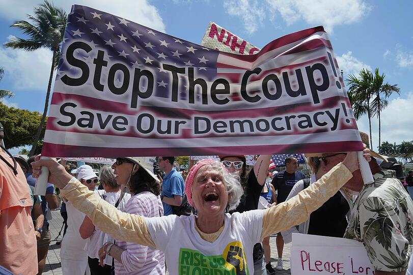 Schilder, Slogans, Widerstand: Proteste gegen Trump