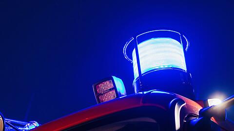 Rund 180 Kräfte von Feuerwehr, Rettungsdienst, Technischem Hilfswerk und Polizei waren im Einsatz, um den Brand in Pressig zu löschen. (Archivbild)