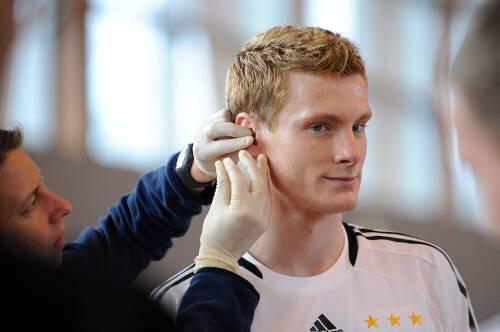 Marcell Jansen, hier beim Laktattest, braucht eine spezielle Ernährung.