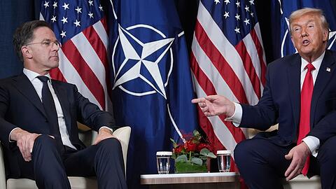 Verhandelte mit Trump (r.) &uuml;ber Gr&ouml;nland: Nato-Generalsekret&auml;r Rutte (l.).