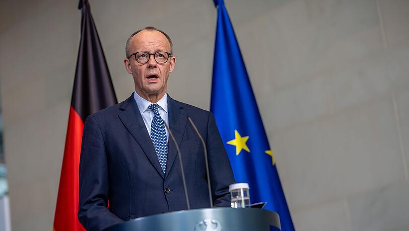 Der Kanzler &uuml;bt Kritik an Trumps Umgang mit den Nato-Verb&uuml;ndeten.