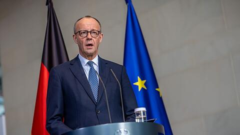 Der Kanzler &uuml;bt Kritik an Trumps Umgang mit den Nato-Verb&uuml;ndeten.