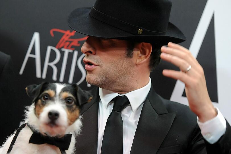 Der französische Film &bdquo;The Artist&ldquo; ist genau das Gegenteil der aktuellen Blockbuster und gilt doch als heimlicher Oscar-Kandidat. Die Bilder der Deutschlandpremiere in Berlin.