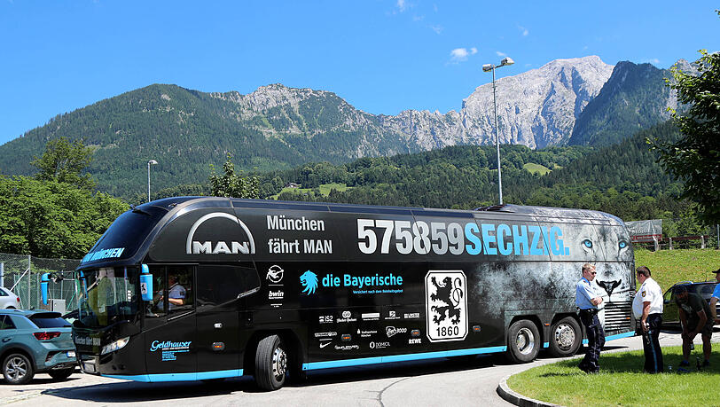 Der aktuelle Mannschaftsbus des TSV 1860.