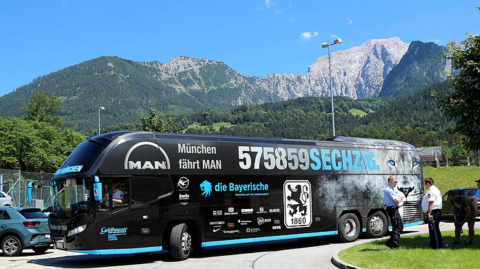 Der aktuelle Mannschaftsbus des TSV 1860.
