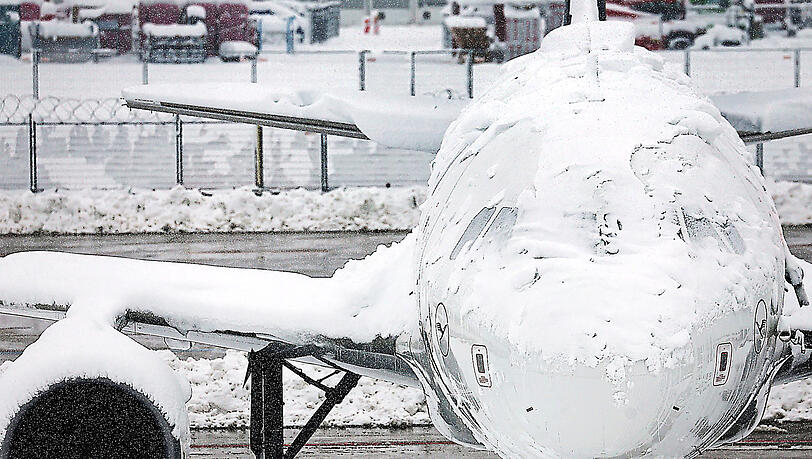 An einen Abflug vom Flughafen München ist am 2. Dezember nicht zu denken gewesen. Die Nachwehen spüren Passagiere immer noch. An einen Abflug vom Flughafen München ist am 2. Dezember nicht zu denken gewesen. Die Nachwehen spüren Passagiere immer noch.
