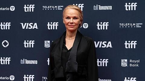 Pamela Anderson wurde bei der Weltpremiere von "The Last Showgirl" in Toronto bejubelt.