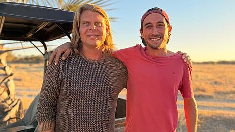 Die besten Freunde Alexander (l.) und Martin suchen bei "Bauer sucht Frau International" zwei Frauen f&uuml;rs gemeinsame Leben in Namibia.
