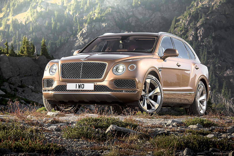 Mit 5,14 Metern Länge und 2440 Kilo Lebendgewicht eignet sich der Bentley Bentayga sicher besser für die gemütliche Landpartie als für den Stadtverkehr.