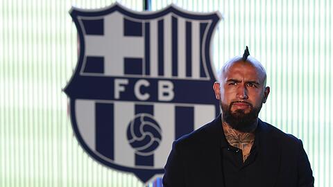 Arturo Vidal wird als Neuzugang beim FC Barcelona offiziell im Camp Nou vorgestellt.
