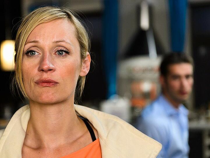 "Alles was zählt": Sonja will Deniz nicht anlügen und kann sein Liebesgeständnis nicht so erwidern, wie er es sich vorgestellt hat