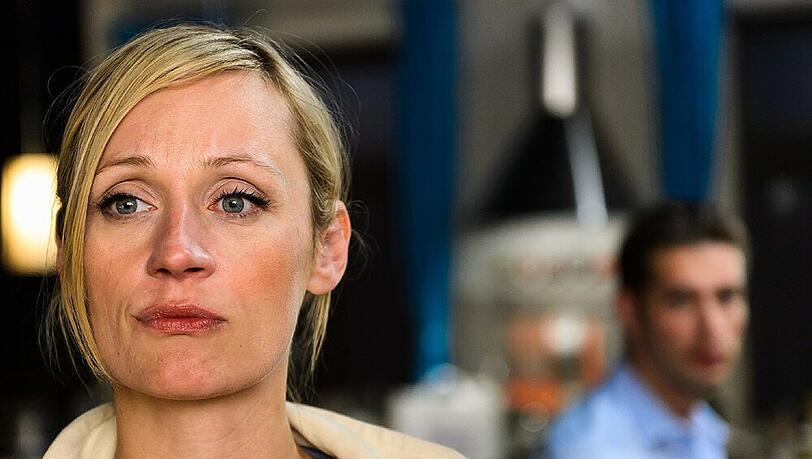 "Alles was zählt": Sonja will Deniz nicht anlügen und kann sein Liebesgeständnis nicht so erwidern, wie er es sich vorgestellt hat "Alles was zählt": Sonja will Deniz nicht anlügen und kann sein Liebesgeständnis nicht so erwidern, wie er es sich vorgestellt hat