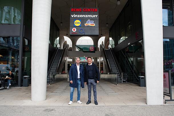 Richard van de Beek (l). von der Rosa-Alscher-Group und Quartiersmanager Frank Pöstges-Pragal (PPD Consulting), die für das ZAM in Freiham verantwortlich sind. Richard van de Beek (l). von der Rosa-Alscher-Group und Quartiersmanager Frank Pöstges-Pragal (PPD Consulting), die für das ZAM in Freiham verantwortlich sind.