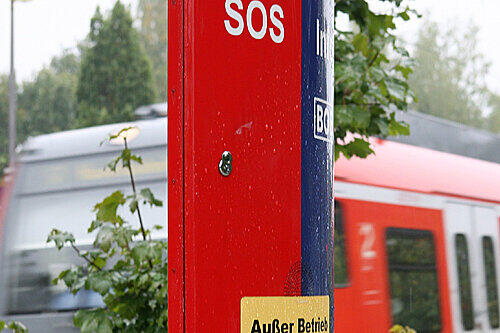 Notrufsäule am Sollner S-Bahnhof