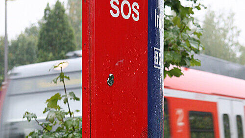 Notrufsäule am Sollner S-Bahnhof