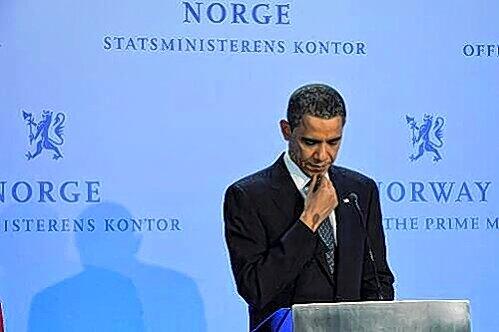 So nachdenklich sieht man die Preisträger selten: Obama in Oslo.