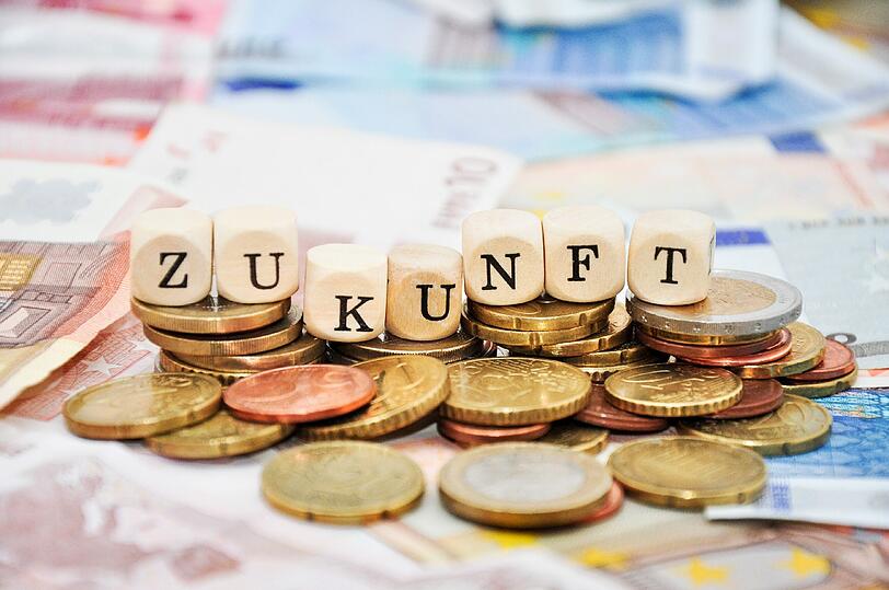 Wer seine finanzielle Zukunft auf ein sicheres Fundament stellen will, sollte über eine Investition in Immobilien nachdenken.
