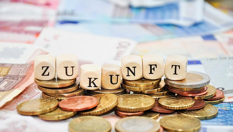 Wer seine finanzielle Zukunft auf ein sicheres Fundament stellen will, sollte über eine Investition in Immobilien nachdenken. Wer seine finanzielle Zukunft auf ein sicheres Fundament stellen will, sollte über eine Investition in Immobilien nachdenken.