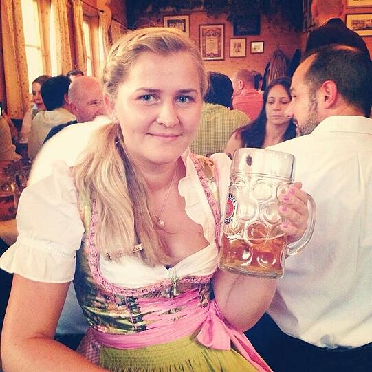 Nicole: &bdquo;Münchner Kindl - ideal fürs Dirndl und a Bier&ldquo;.