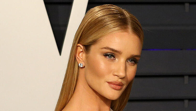 Der perfekte Lidstrich: Das britische Model Rosie Huntington-Whiteley weiß, wie er geht Der perfekte Lidstrich: Das britische Model Rosie Huntington-Whiteley weiß, wie er geht
