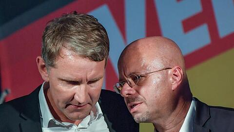 Sie wurden vom Verfassungsschutz explizit als Rechtsextremisten benannt: Der Thüringer AfD-Chef Björn Höcke (l.) und Andreas Kalbitz, Landesvorsitzender der AfD in Brandenburg.