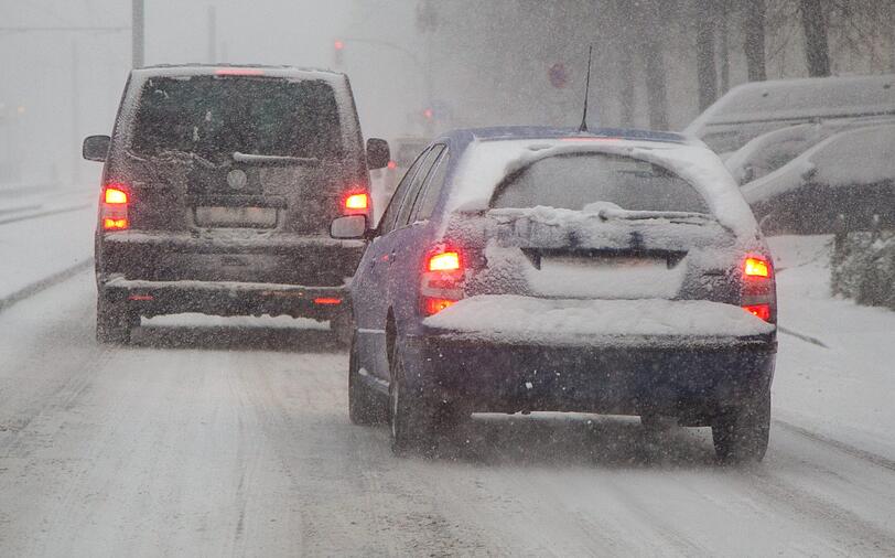 Deutschland bibbert: Mit eisigen Temperaturen und teils kräftigen Schneefall zieht der Winter ein. Die Bilder