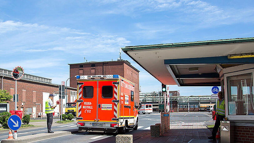 In Krefeld hat sich in einem Chemiewerk eine Explosion ereignet. In Krefeld hat sich in einem Chemiewerk eine Explosion ereignet.
