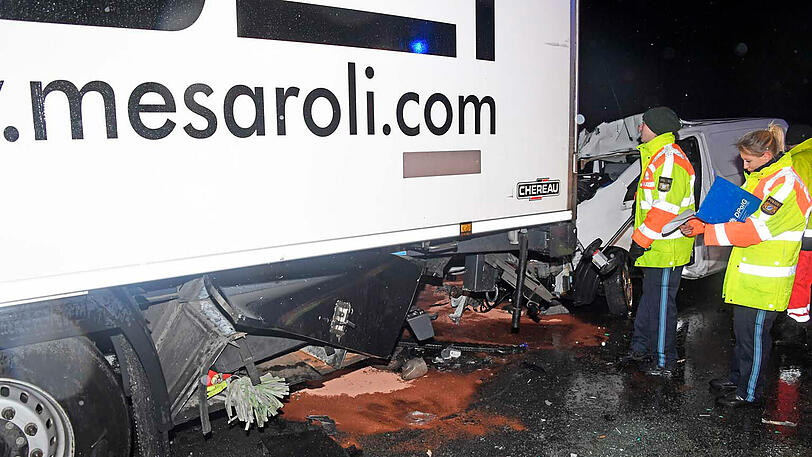 Weitere Bilder vom Unfallort.