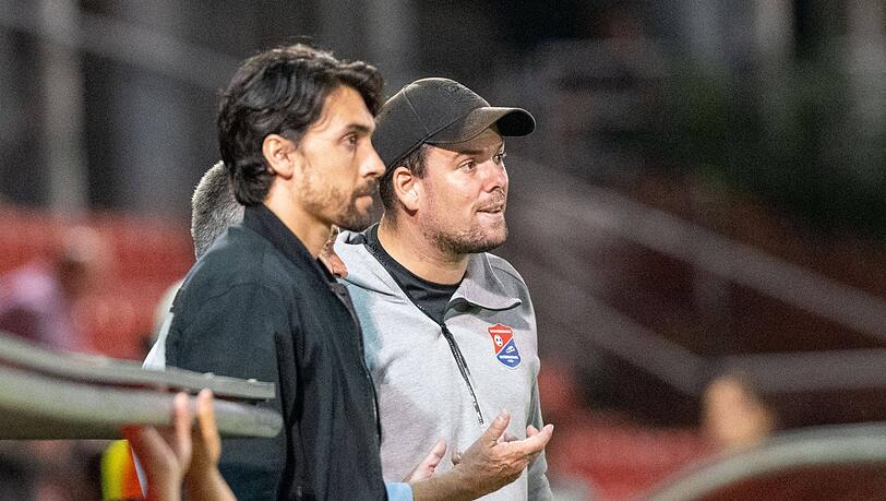 Die Löwen im Visier: Sportchef udn Kapitän Markus Schwabl (l.) und Trainer Marc Unterberger. Die Löwen im Visier: Sportchef udn Kapitän Markus Schwabl (l.) und Trainer Marc Unterberger.
