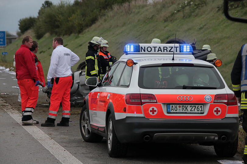 Bei einem Unfall auf der A94 wurden vier Personen verletzt.