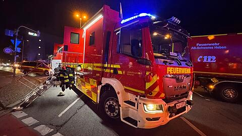 Die Feuerwehr bei einem Gro&szlig;einsatz in M&uuml;nchen. K&uuml;nftig k&ouml;nnen diese mit Drohnen unterst&uuml;tzt werden.
