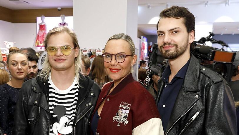 Natascha Ochsenknecht mit ihren S&ouml;hnen Wilson Gonzalez (l.) und Jimi Blue.