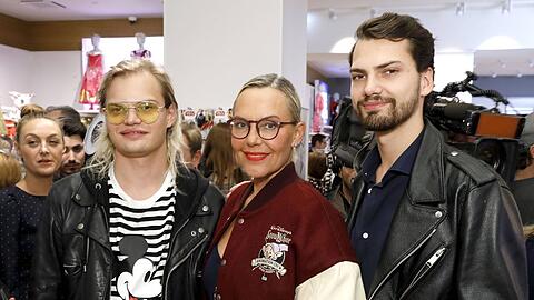 Natascha Ochsenknecht mit ihren S&ouml;hnen Wilson Gonzalez (l.) und Jimi Blue.
