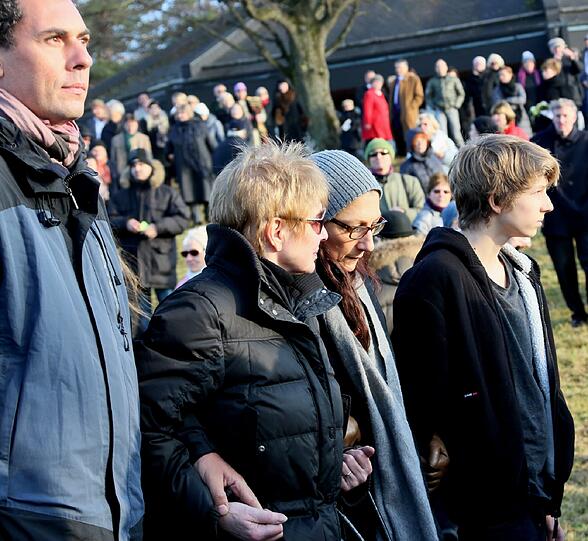 Dieter Hildebrandt war der wohl bekannteste deutsche Kabarettist. Mit treffenden Worten und Humor kommentierte er das Geschehen in Politik und Gesellschaft. Seine Trauerfeier und Beerdigung waren deshalb auch nicht schwermütig, sondern heiter &ndash; und trotzdem sehr bewegend.