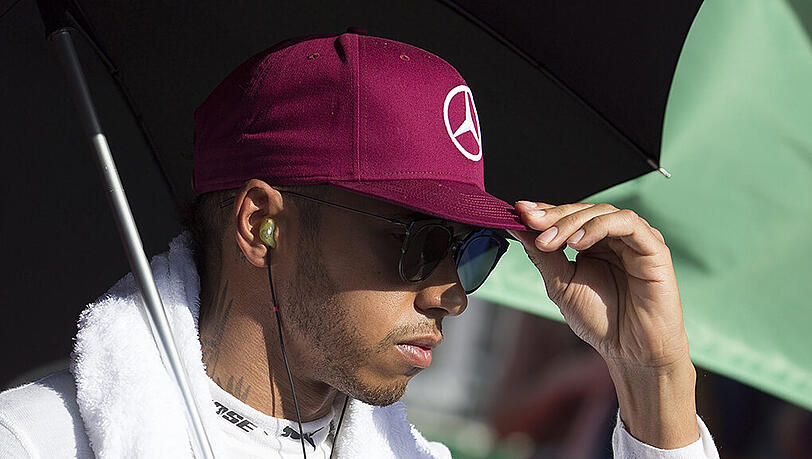 Schon am Donnerstag hatte Lewis Hamilton ein unnötiges Eigentor geschossen, als er großspurig verkündete, er habe sich kaum auf die neue Strecke vorbereitet. Schon am Donnerstag hatte Lewis Hamilton ein unnötiges Eigentor geschossen, als er großspurig verkündete, er habe sich kaum auf die neue Strecke vorbereitet.