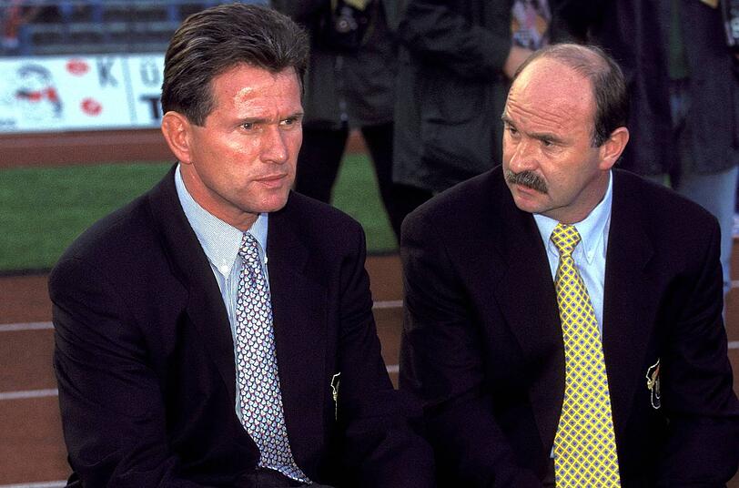 1994/1995 gemeinsam bei Eintracht Frankfurt auf der Trainerbank: Jupp Heynckes und Horst Köppel (r.), die in den 70ern gemeinsam für Mönchengladbach spielten.