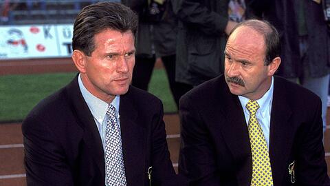 1994/1995 gemeinsam bei Eintracht Frankfurt auf der Trainerbank: Jupp Heynckes und Horst Köppel (r.), die in den 70ern gemeinsam für Mönchengladbach spielten.