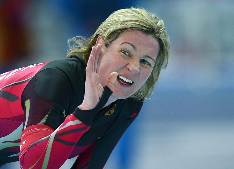 Claudia Pechstein wird Fünfte über die 5000 Meter Distanz im Eisschnelllauf. Ihre Karriere will die 42-Jährige nach Sotschi forsetzen.