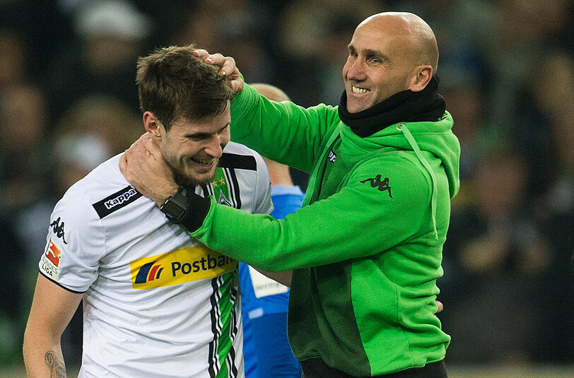 Trainer Andre Schubert (r) jubelt nach dem Spiel mit Havard Nordtveit