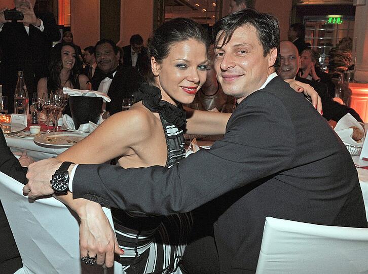 Star-Auflauf in München: Promis aus Film und Fernsehen haben beim 39. Deutschen Filmball die Erfolge des vergangenen Kinojahres gefeiert. Klicken Sie hier durch die besten Bilder des Filmballs 2012.