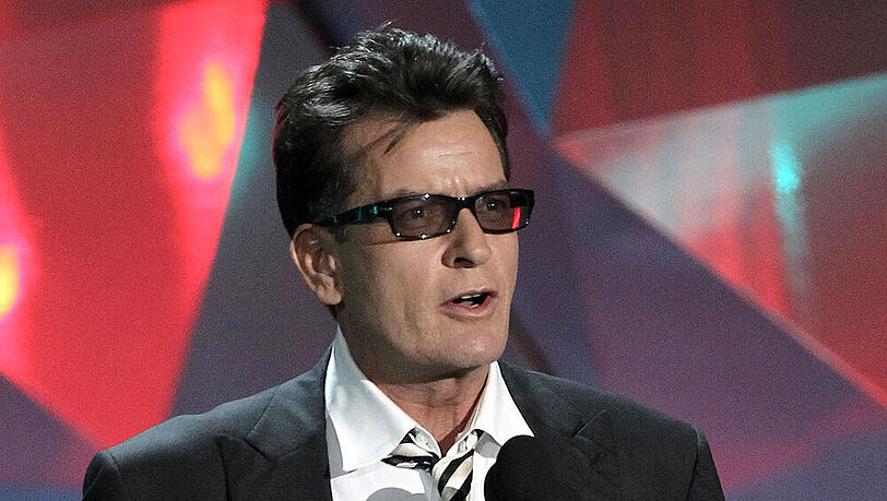 Charlie Sheen kann es nicht lassen, gegen seine Ex-Frauen zu pöbeln Charlie Sheen kann es nicht lassen, gegen seine Ex-Frauen zu pöbeln