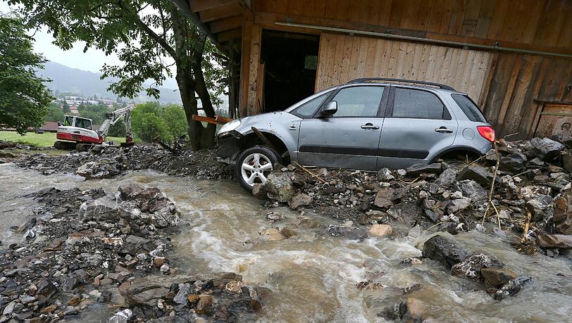 Chaos und Verwüstung in Oberstdorf: In der Nacht zum Sonntag walzte eine Schlammlawine durch den Ort - die Bilder. Chaos und Verwüstung in Oberstdorf: In der Nacht zum Sonntag walzte eine Schlammlawine durch den Ort - die Bilder.