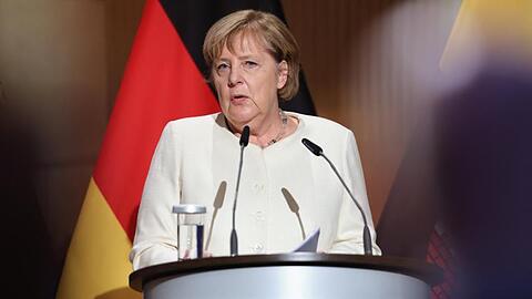 Bundeskanzlerin Angela Merkel (CDU) spricht beim Festakt zum Tag der Deutschen Einheit in der Händel-Halle.